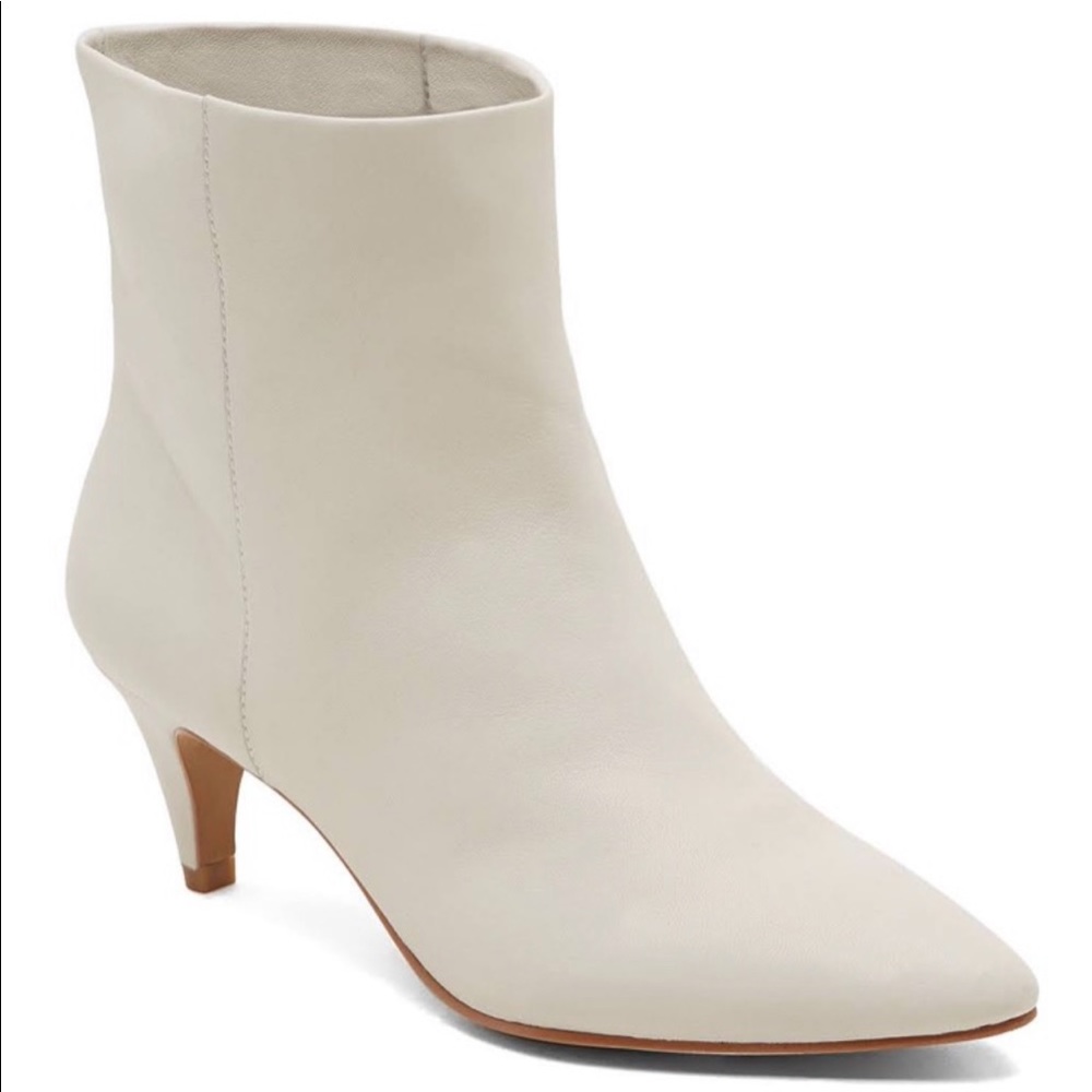 Dolce vita Dee Booties in Ivory